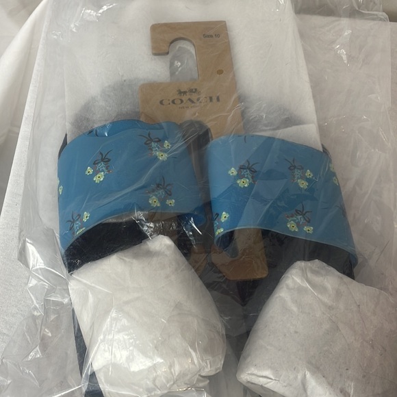 Brand New Coach Sport Slide With Ladybug Floral Print Size 8, 9, 10 - Picture 4 of 4